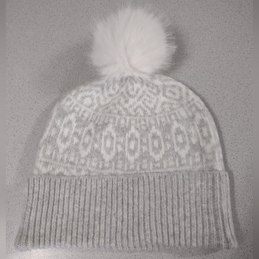 Firm Final Price!*Knit Hat w Pom